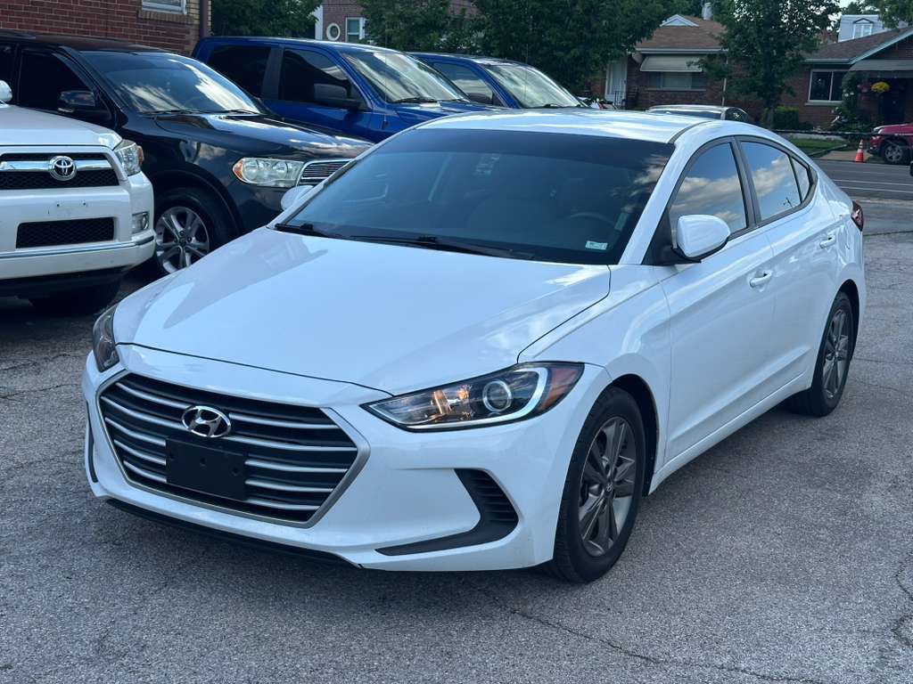 2017 Hyundai Elantra Image 3