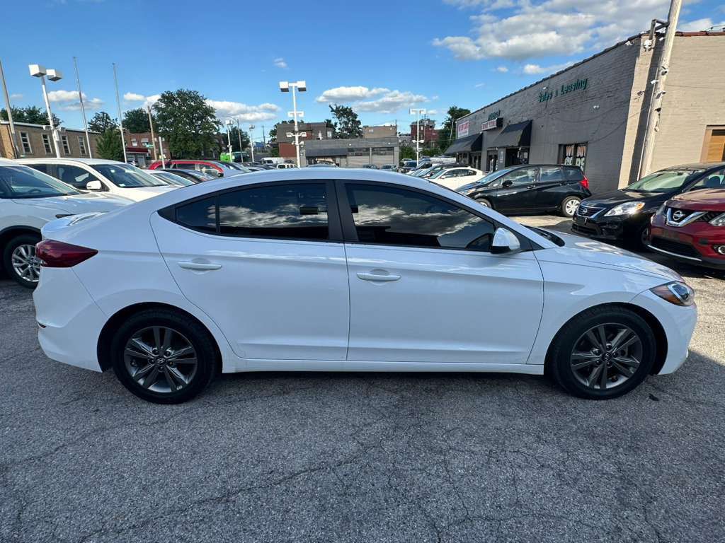 2017 Hyundai Elantra Image 4