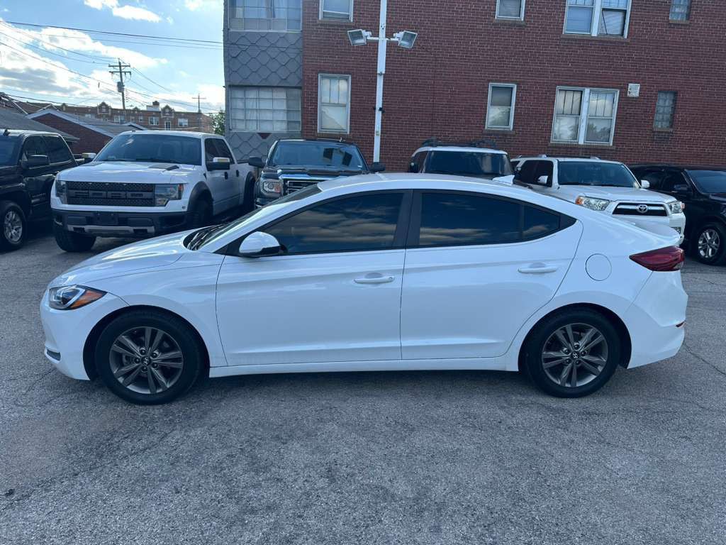 2017 Hyundai Elantra Image 5