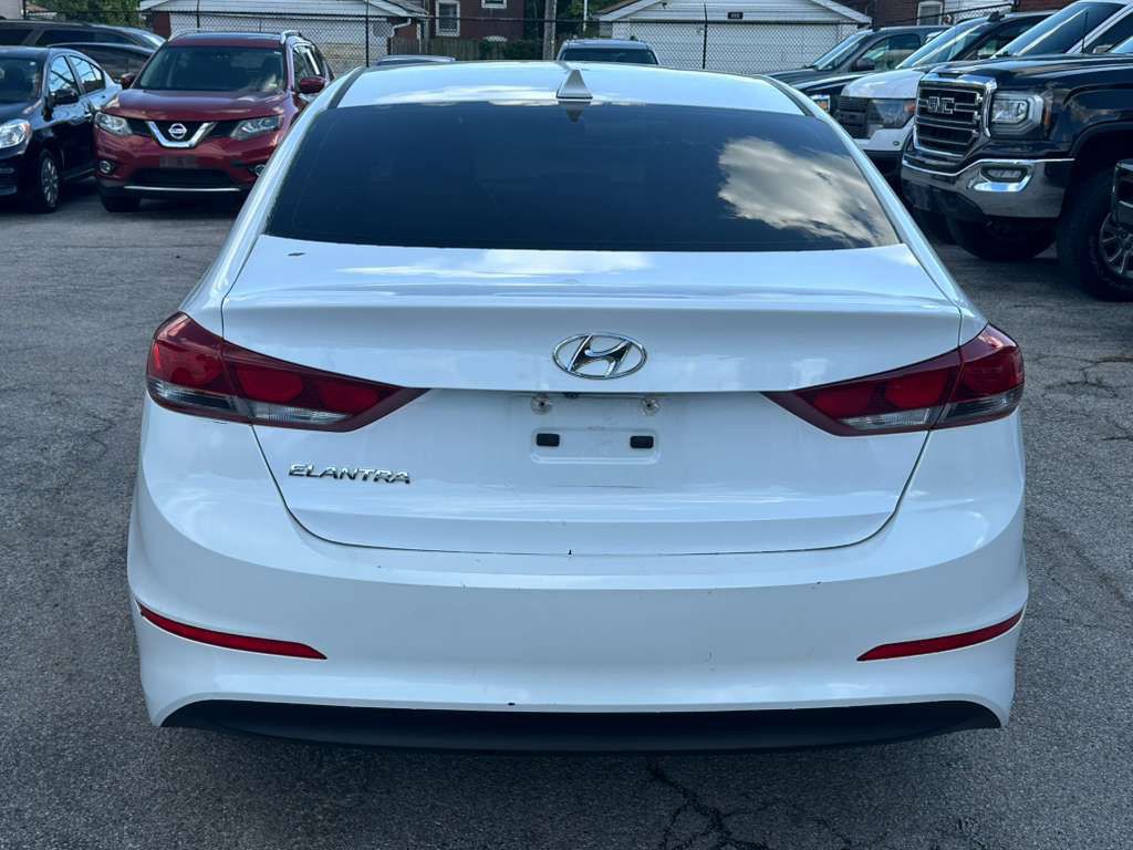 2017 Hyundai Elantra Image 8