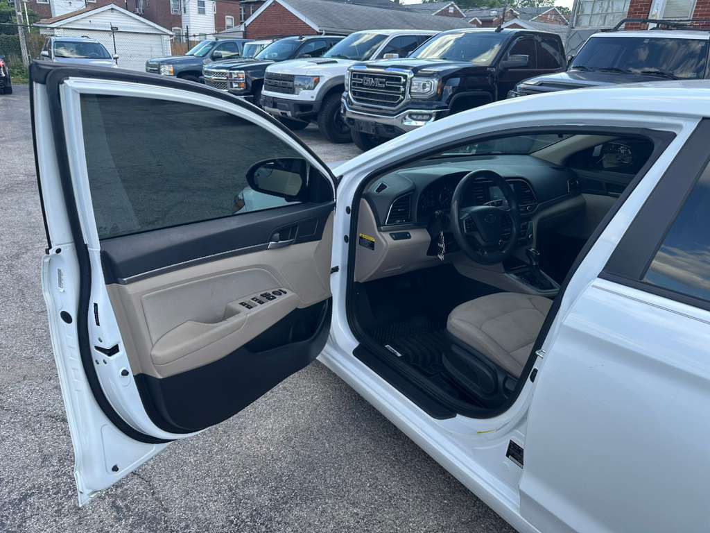 2017 Hyundai Elantra Image 9