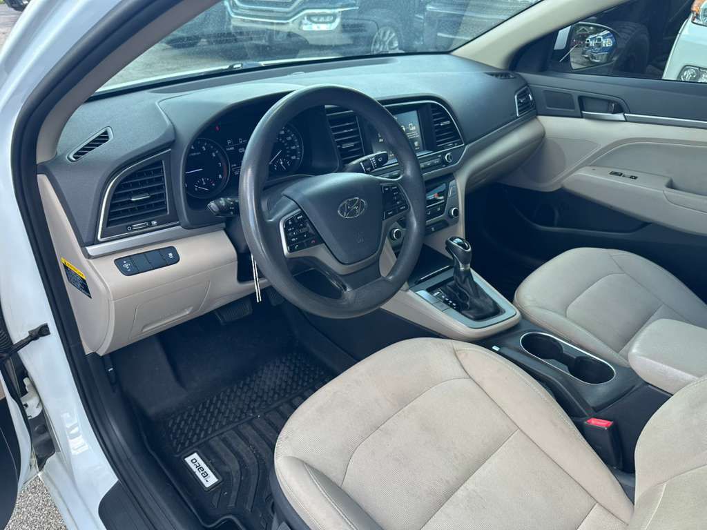 2017 Hyundai Elantra Image 11