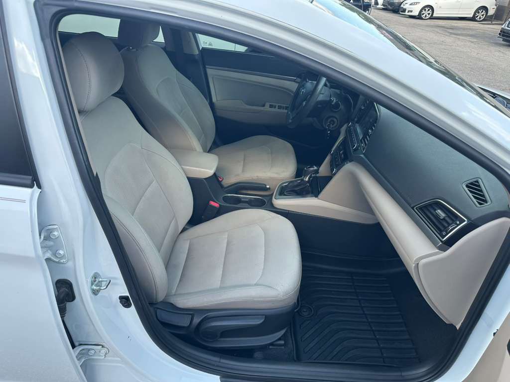 2017 Hyundai Elantra Image 12