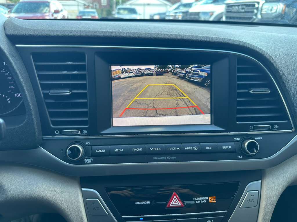 2017 Hyundai Elantra Image 17