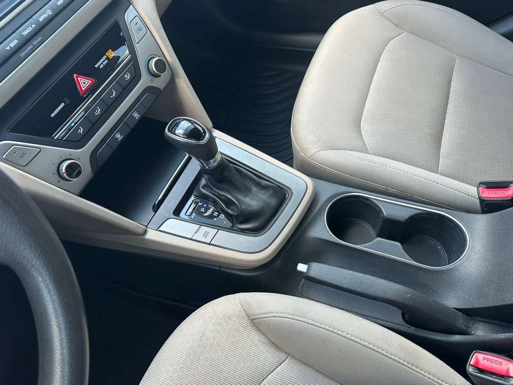 2017 Hyundai Elantra Image 18