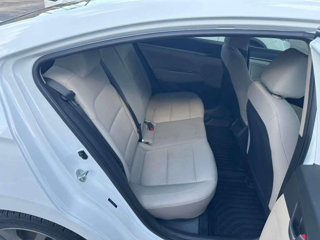2017 Hyundai Elantra Image 20