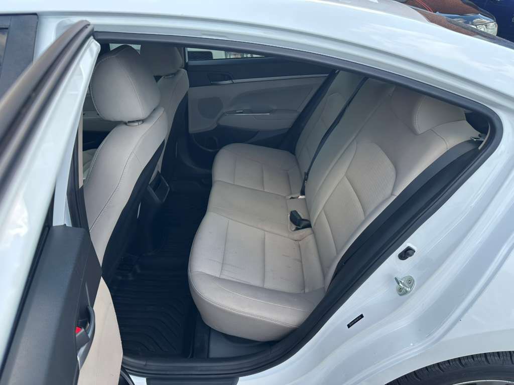2017 Hyundai Elantra Image 21