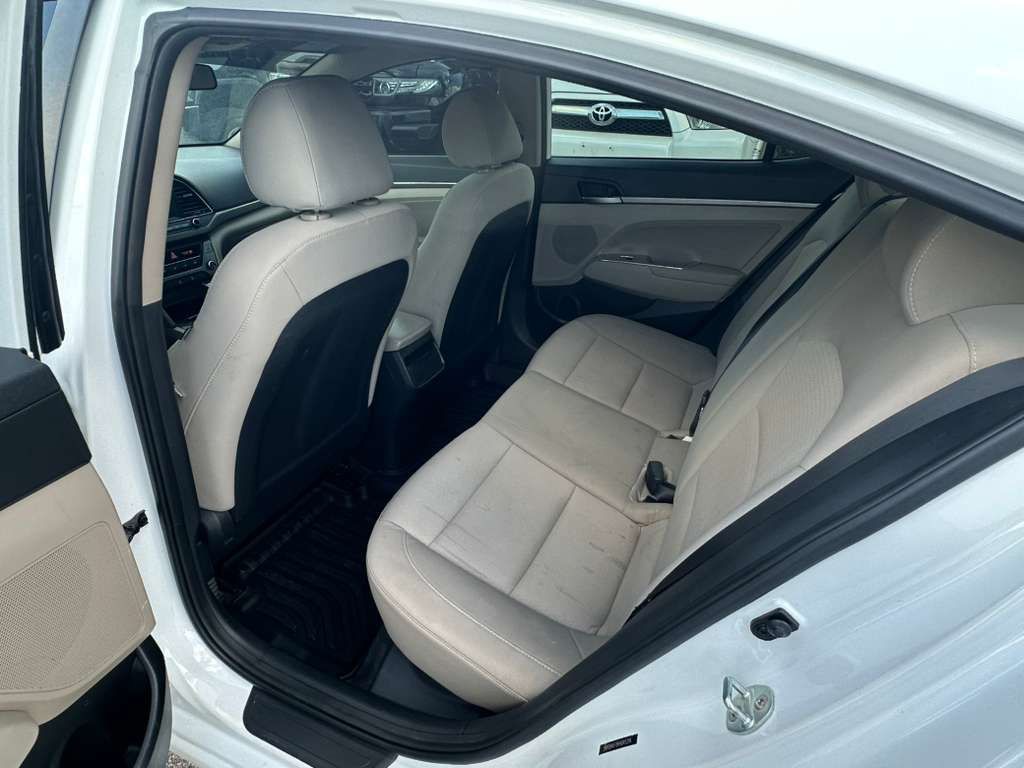 2017 Hyundai Elantra Image 22