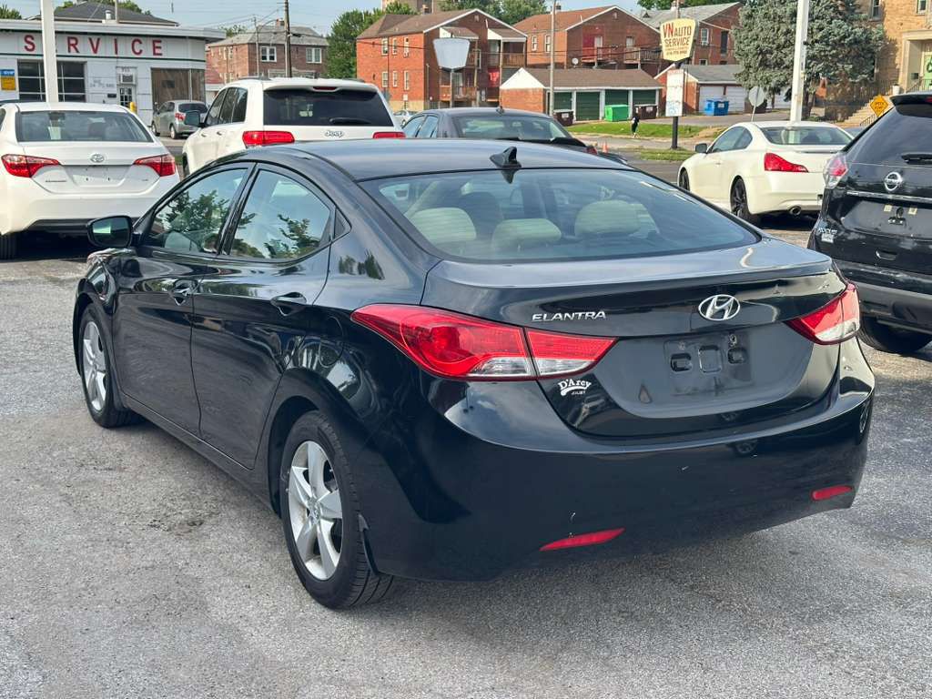 2013 Hyundai Elantra Image 5