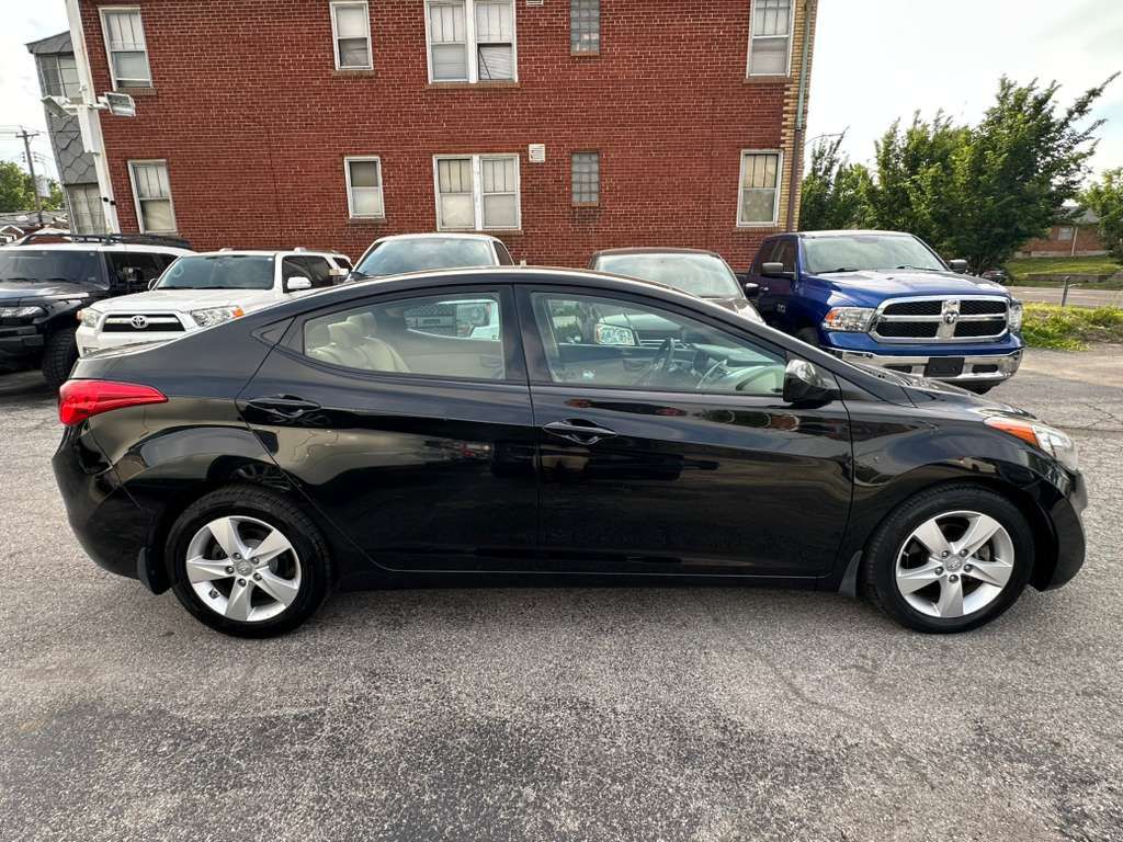 2013 Hyundai Elantra Image 7