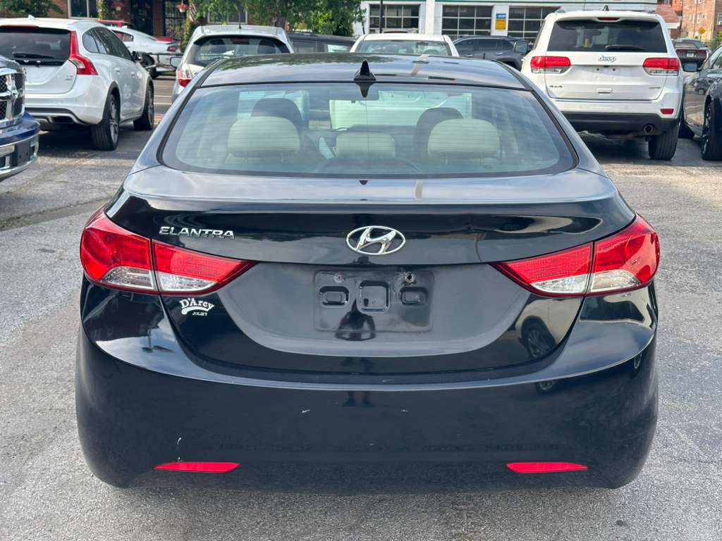 2013 Hyundai Elantra Image 9