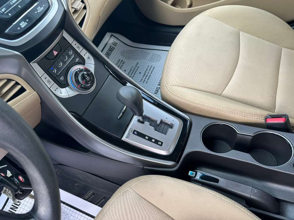 2013 Hyundai Elantra Image 15