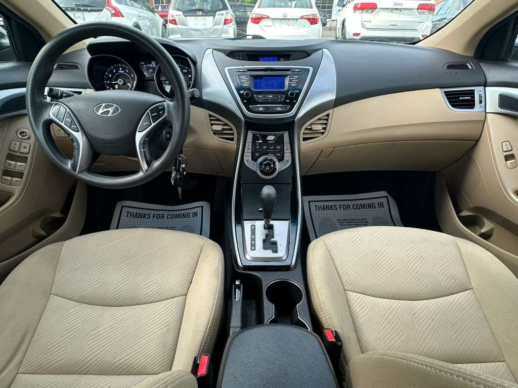 2013 Hyundai Elantra Image 16
