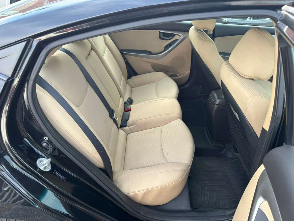 2013 Hyundai Elantra Image 22