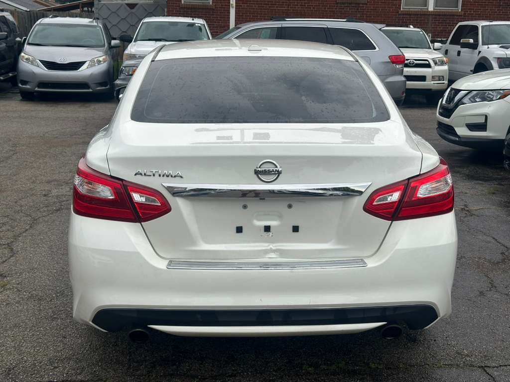 2016 Nissan Altima Image 7