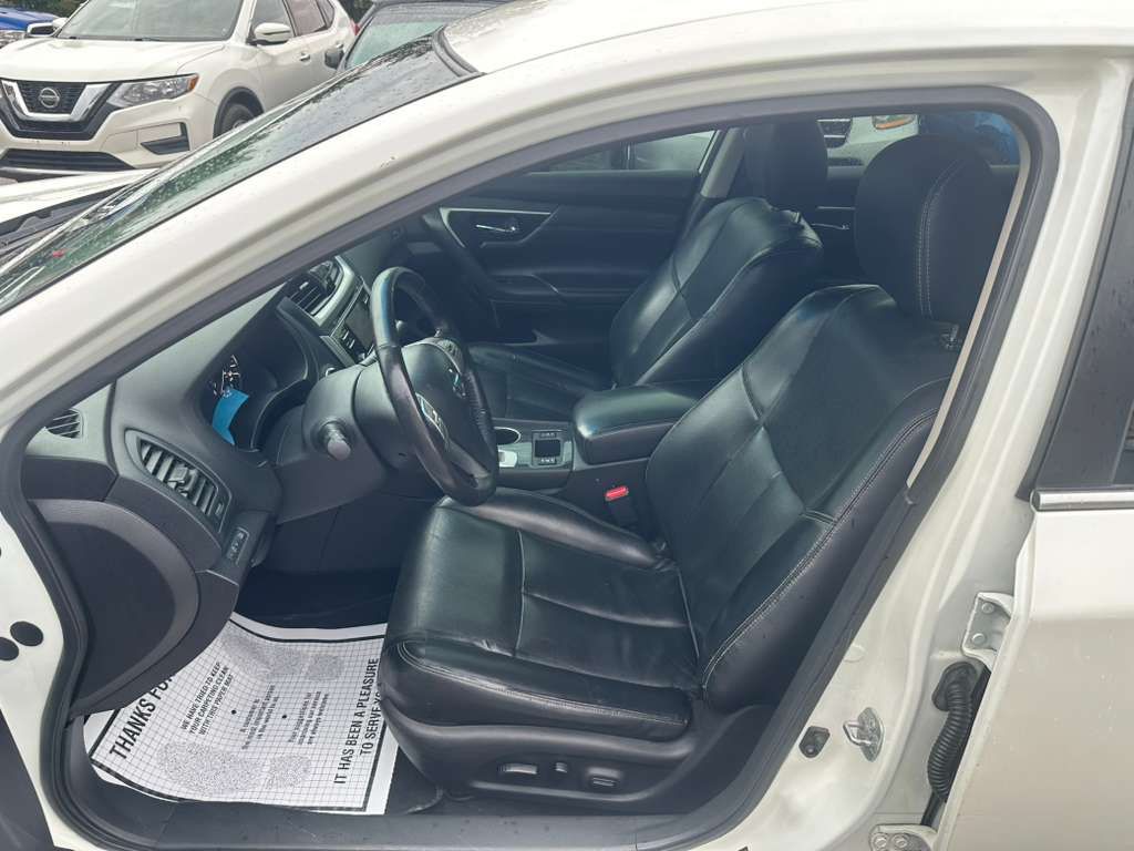2016 Nissan Altima Image 10