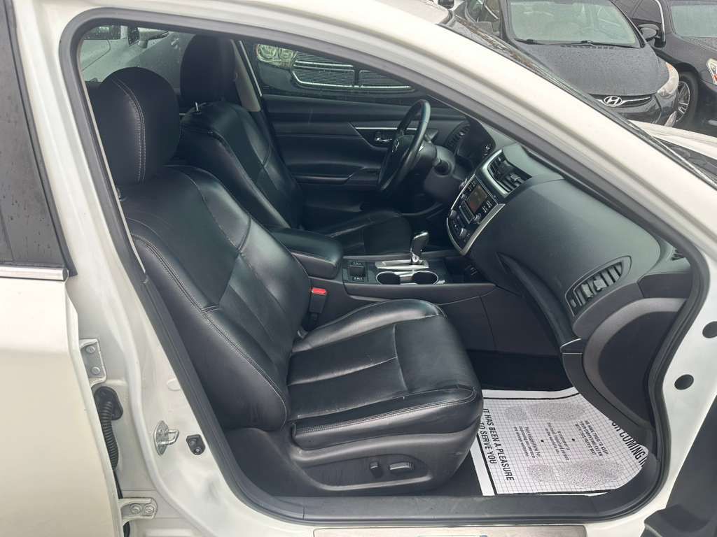 2016 Nissan Altima Image 12