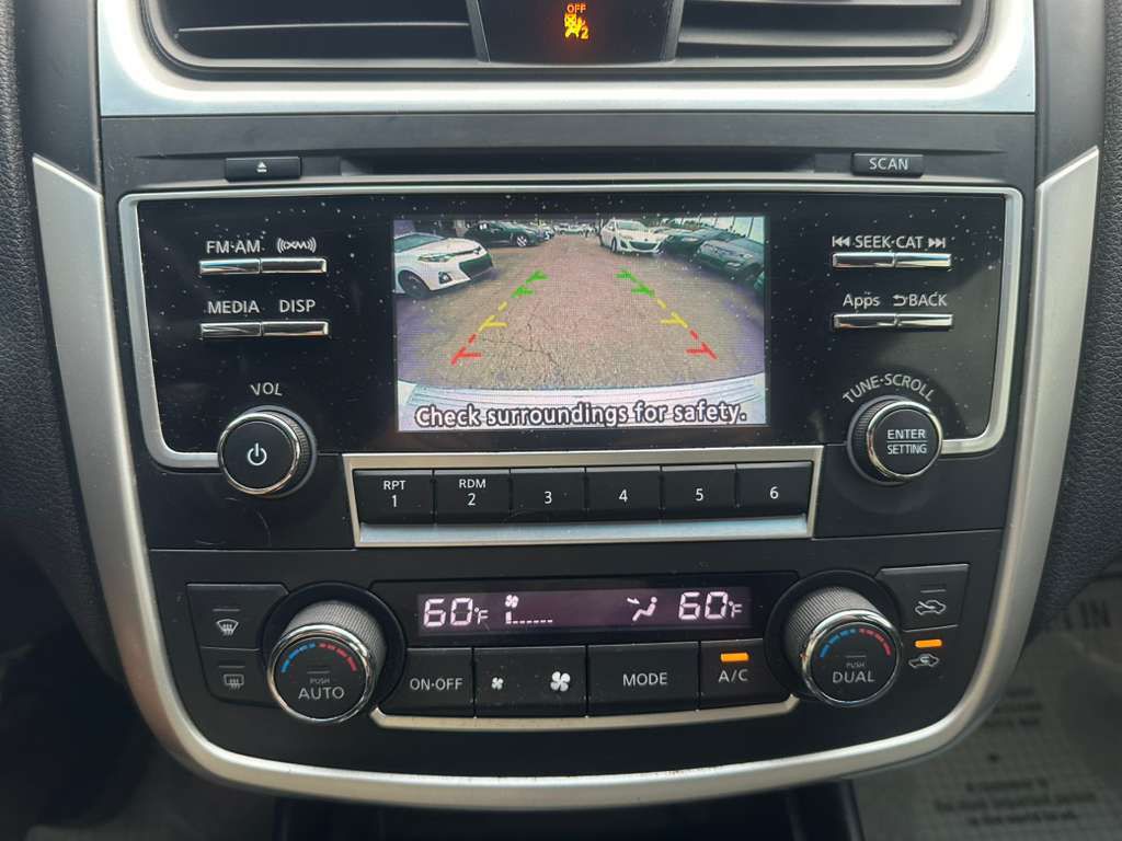 2016 Nissan Altima Image 16