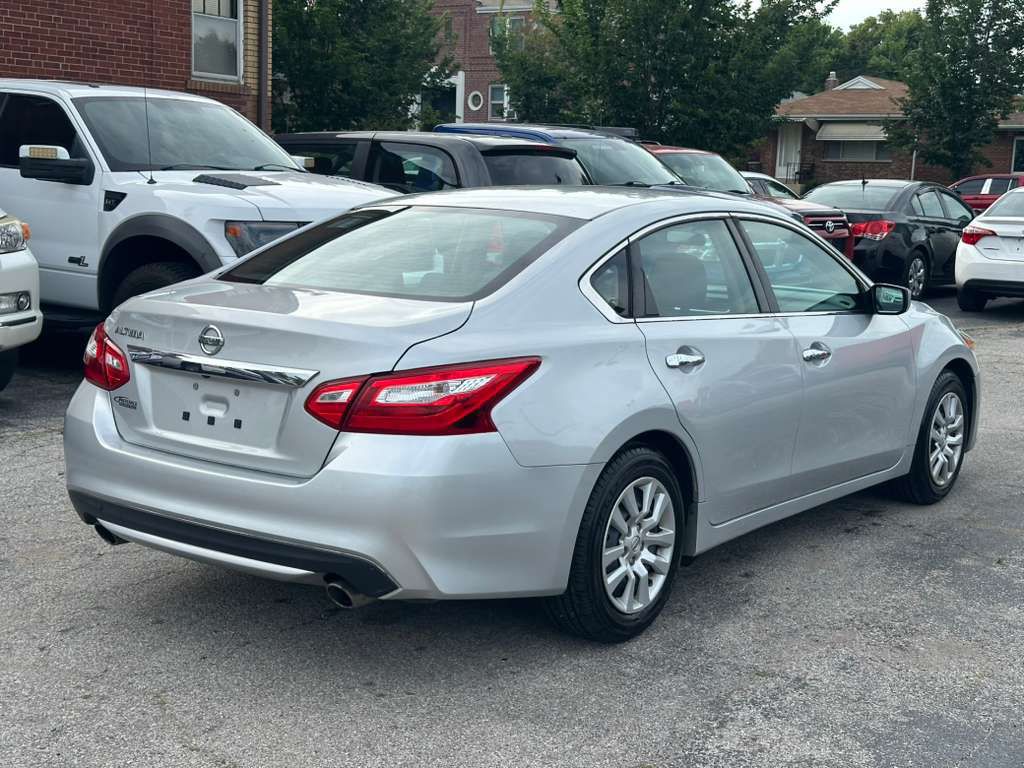 2017 Nissan Altima Image 4