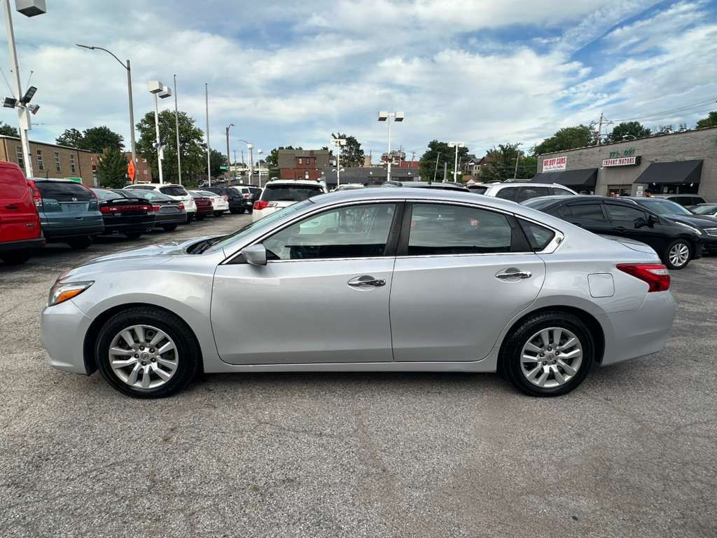 2017 Nissan Altima Image 6