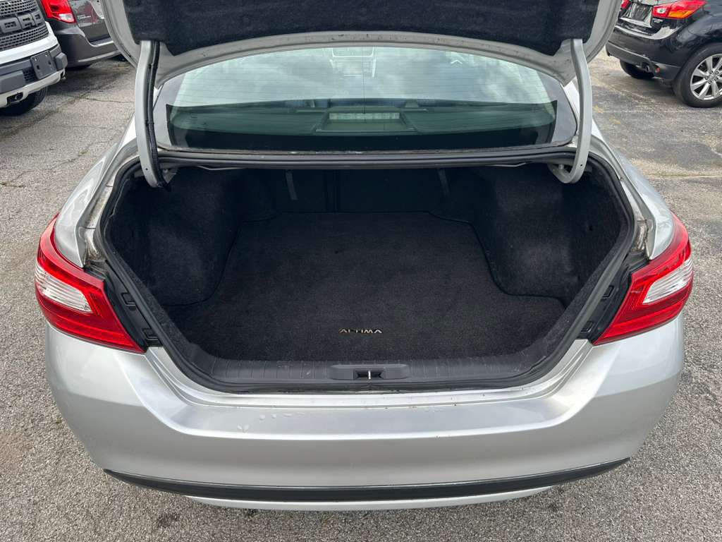 2017 Nissan Altima Image 8