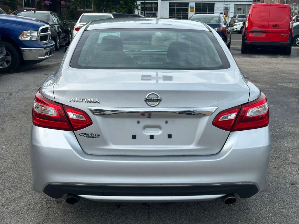 2017 Nissan Altima Image 9