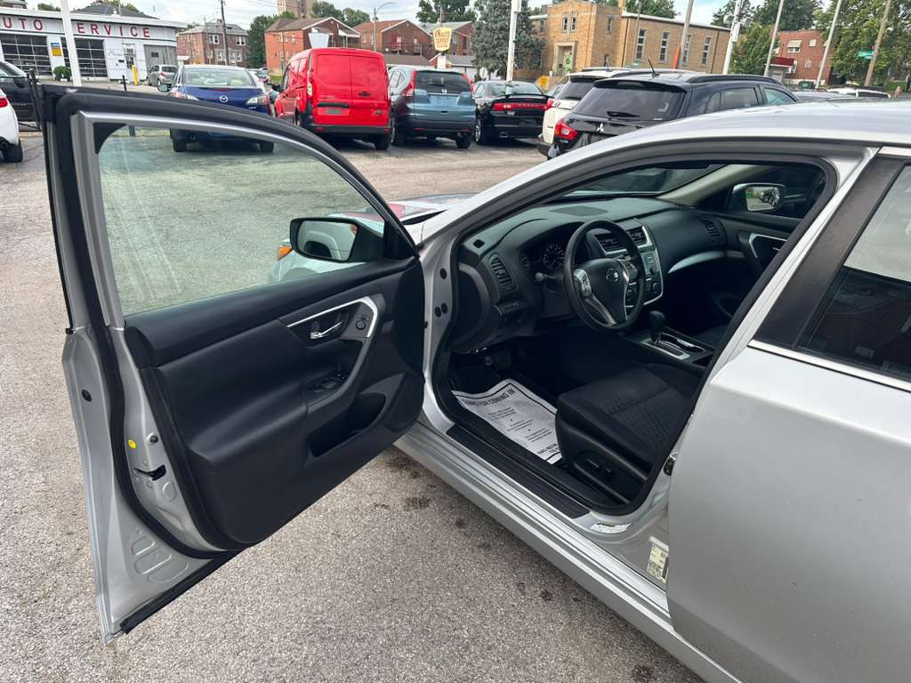2017 Nissan Altima Image 10