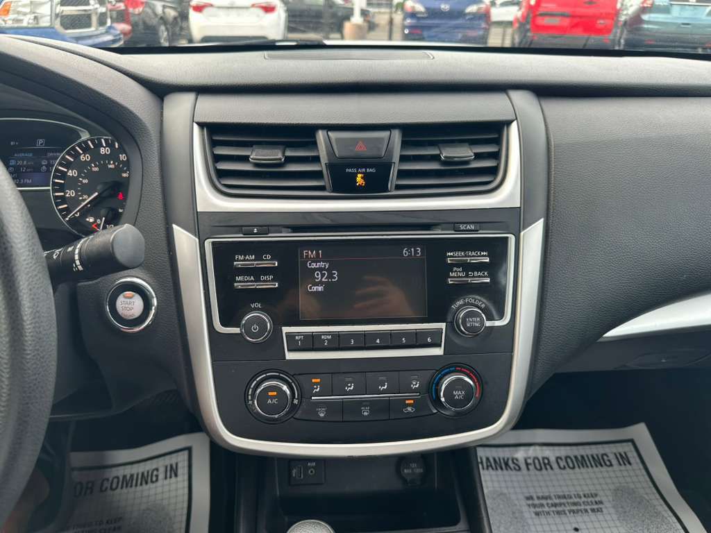 2017 Nissan Altima Image 14