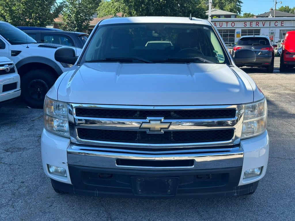 2011 Chevrolet Silverado 1500 Image 2