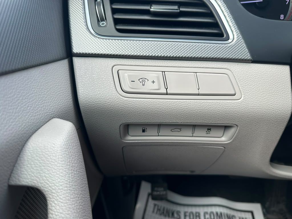 2016 Hyundai Sonata Image 19