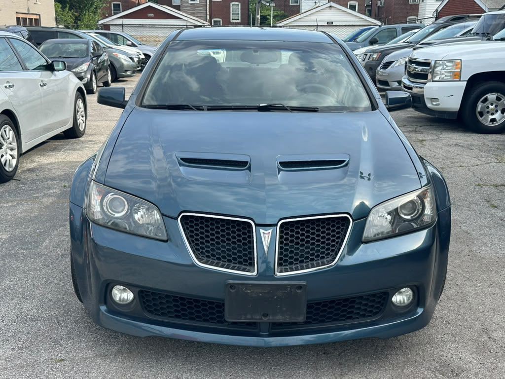2009 Pontiac G8 Image 2