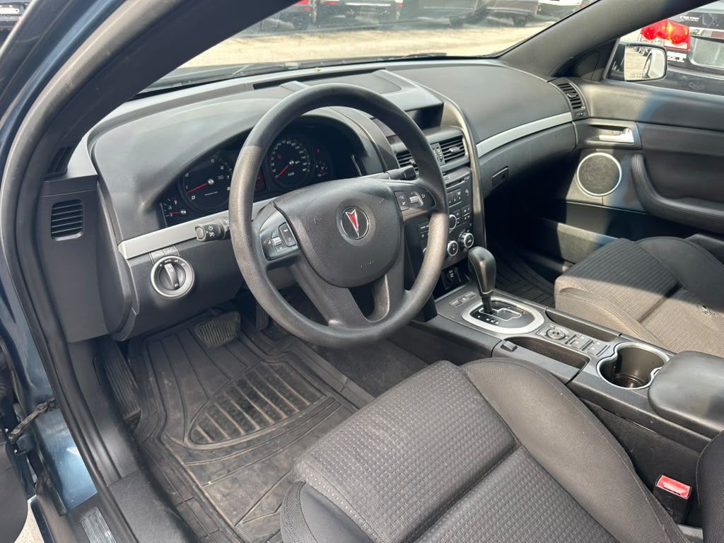 2009 Pontiac G8 Image 11
