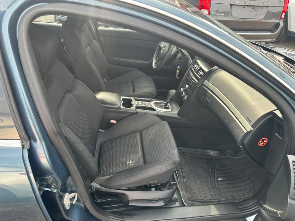 2009 Pontiac G8 Image 12