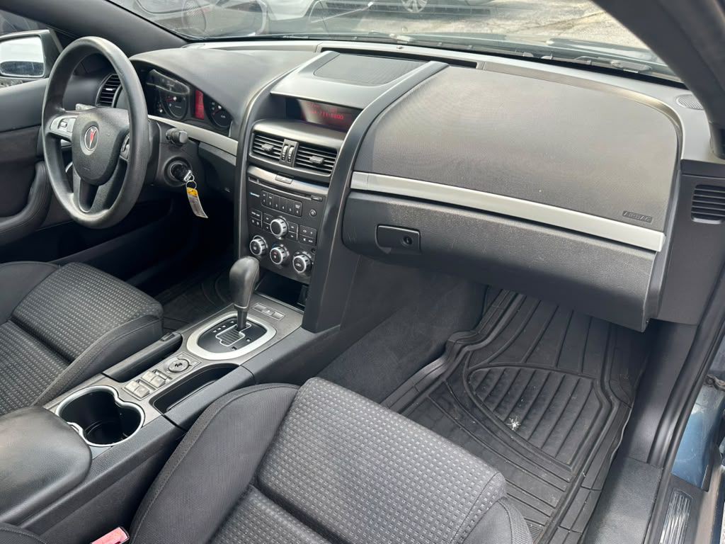 2009 Pontiac G8 Image 13