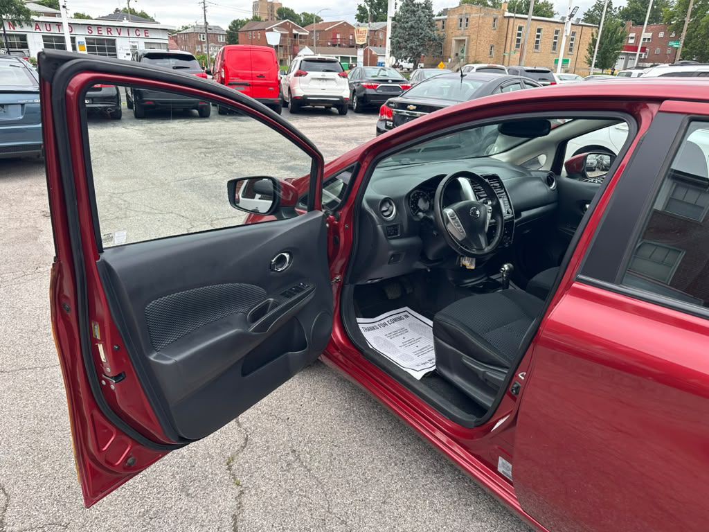 2016 Nissan Versa Image 9