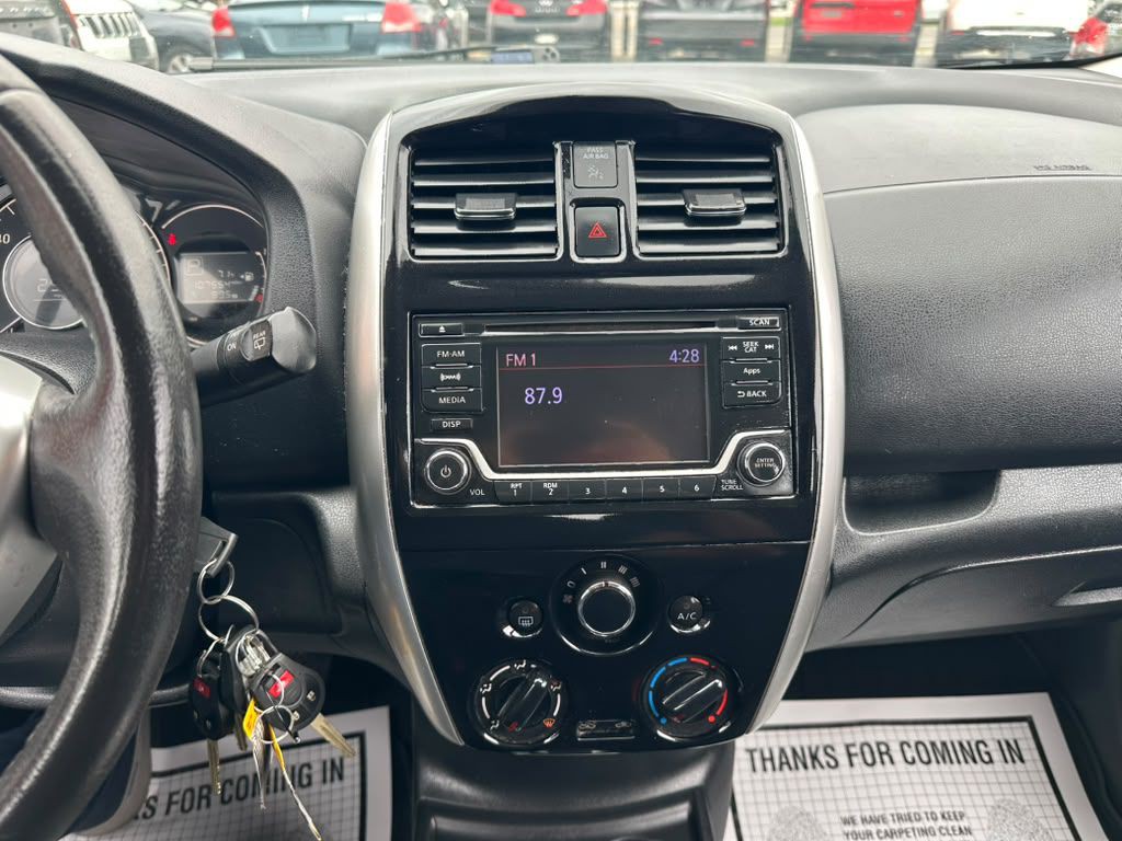 2016 Nissan Versa Image 17