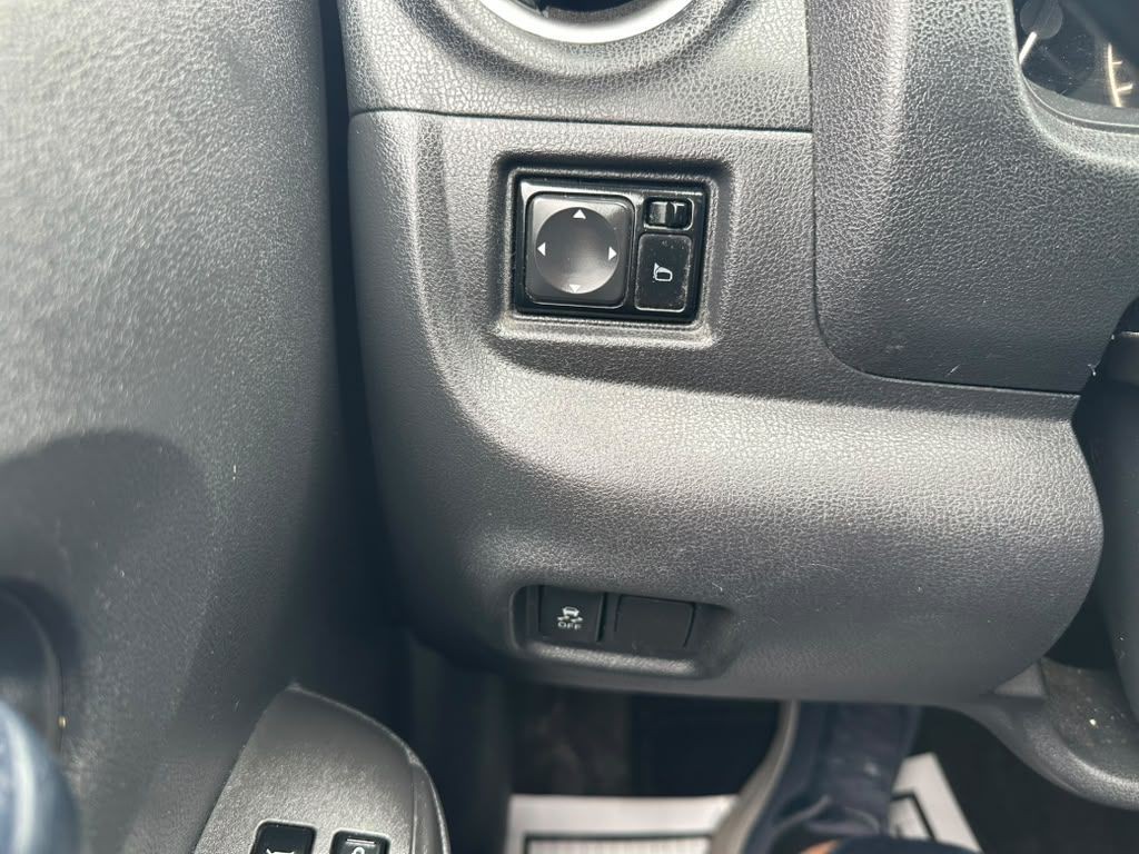 2016 Nissan Versa Image 20