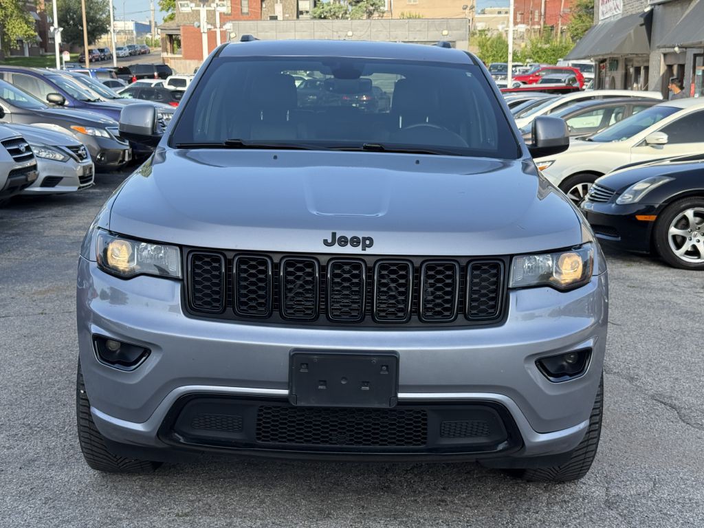 2017 Jeep Grand Cherokee Image 2