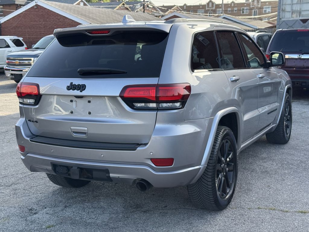 2017 Jeep Grand Cherokee Image 4