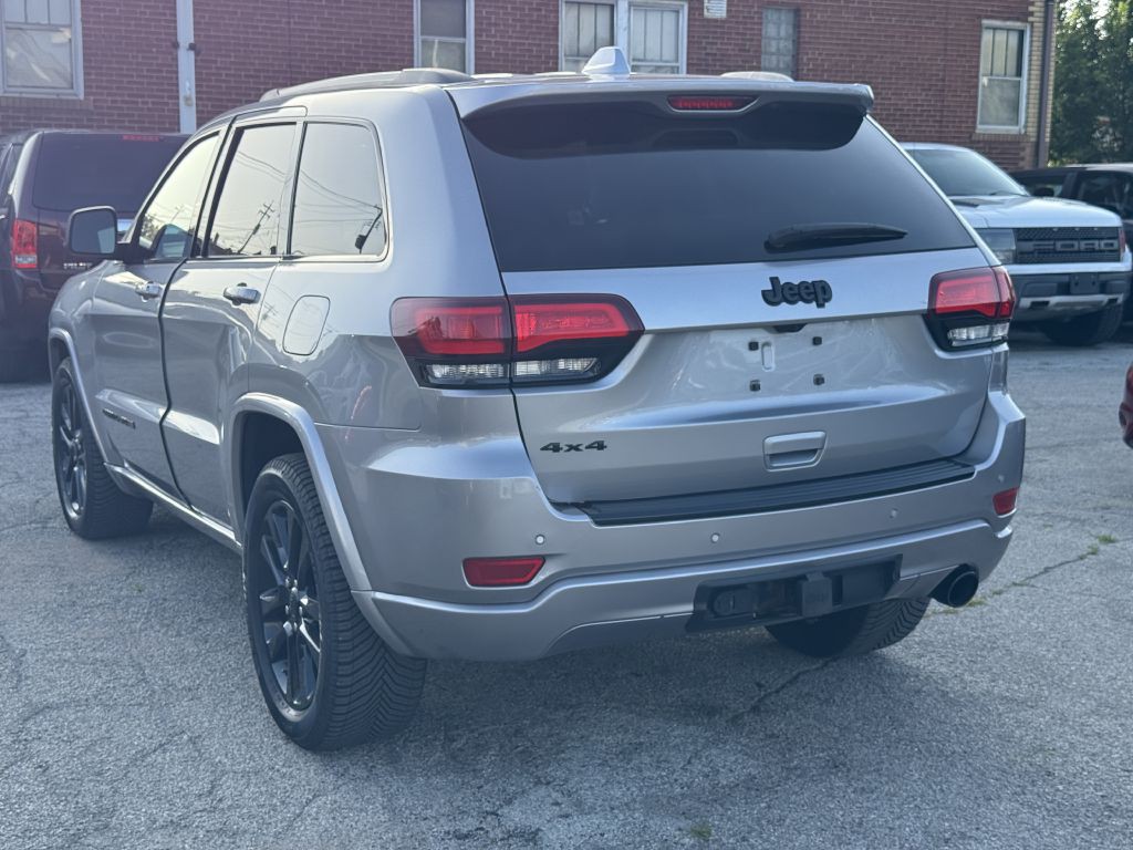 2017 Jeep Grand Cherokee Image 5