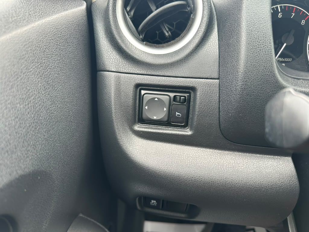 2015 Nissan Versa Image 19