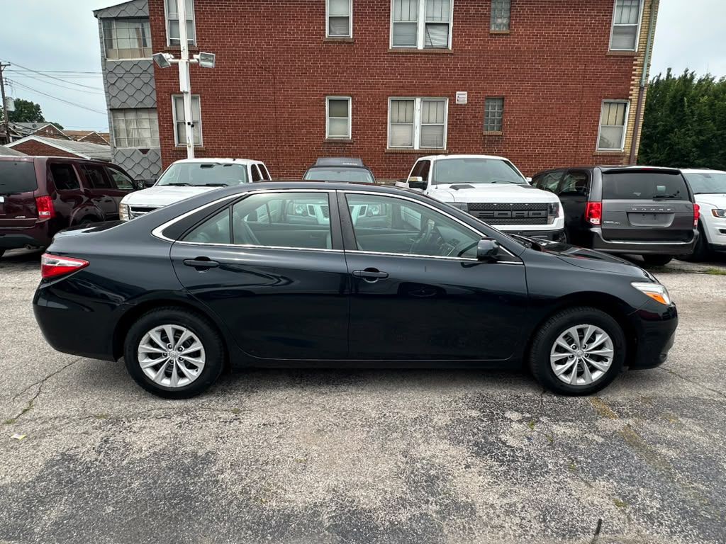 2015 Toyota Camry Image 4