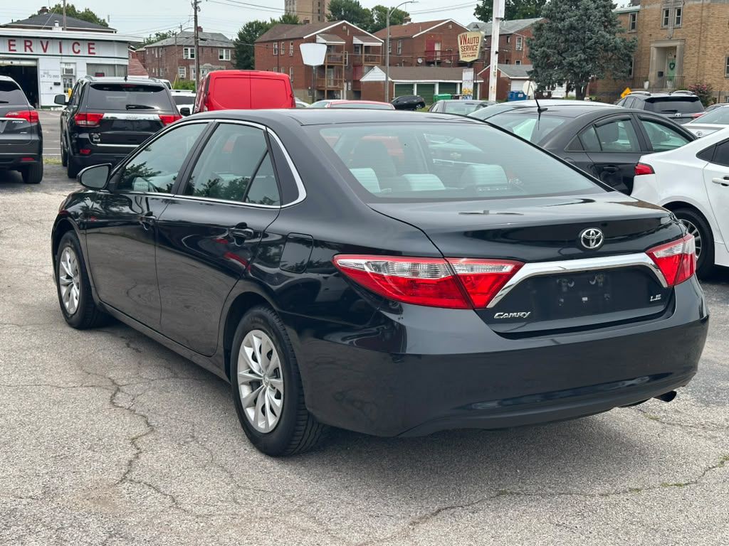 2015 Toyota Camry Image 8