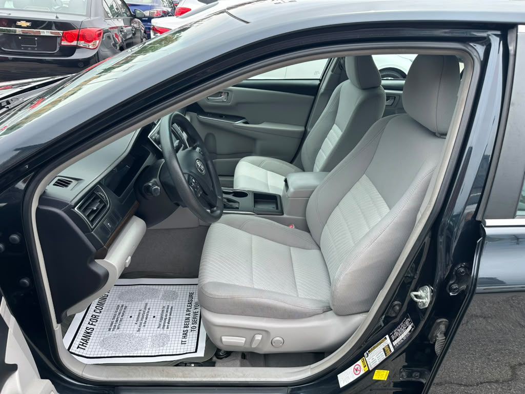 2015 Toyota Camry Image 10