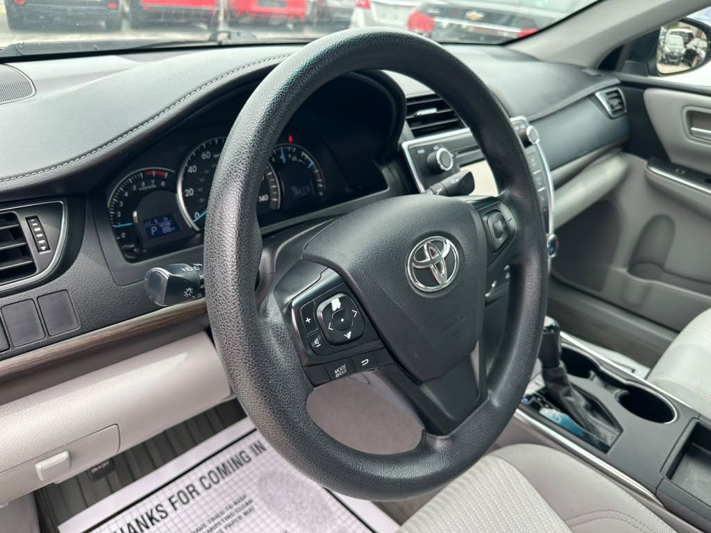 2015 Toyota Camry Image 12
