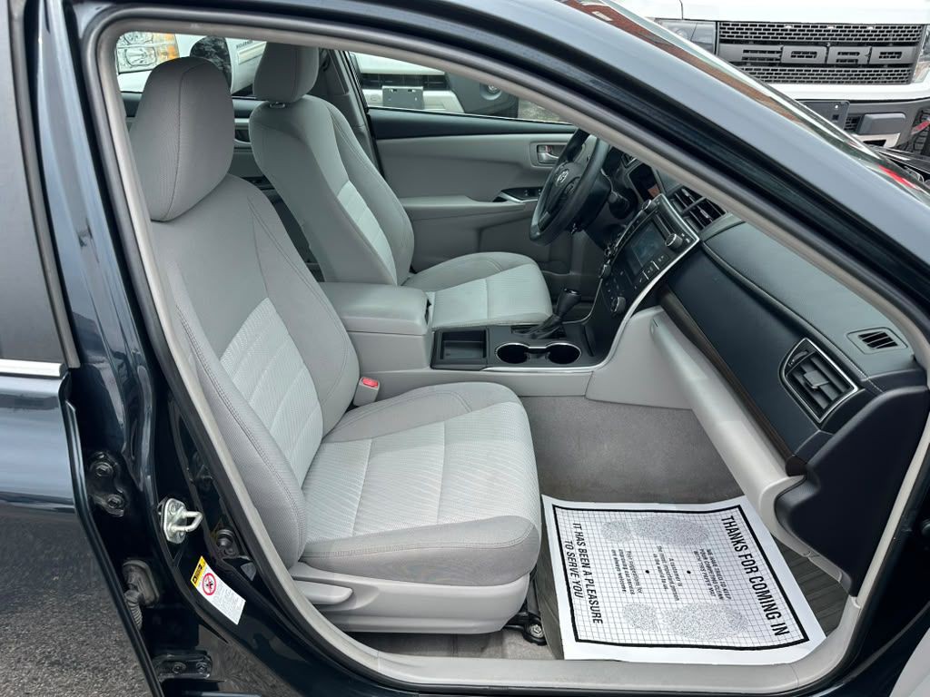 2015 Toyota Camry Image 13