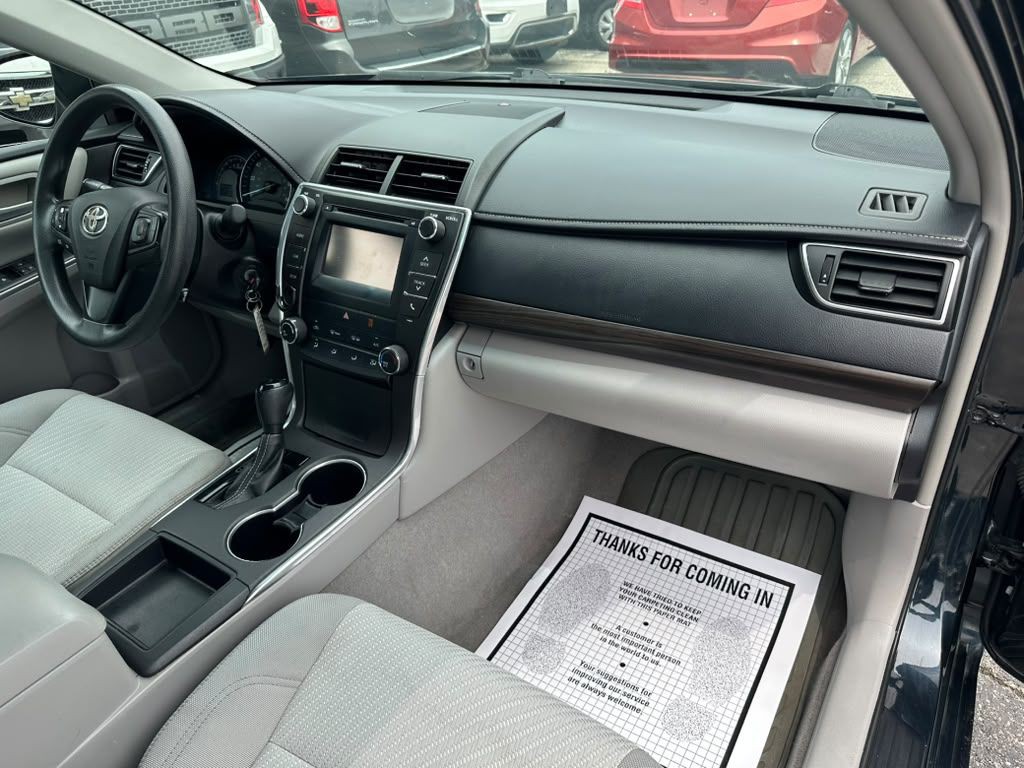 2015 Toyota Camry Image 14
