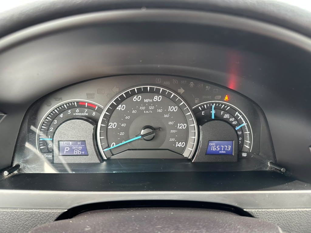 2015 Toyota Camry Image 16