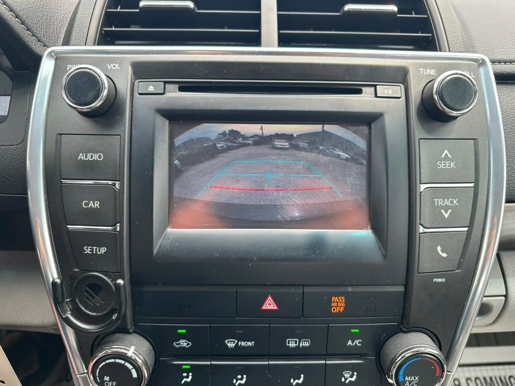 2015 Toyota Camry Image 17
