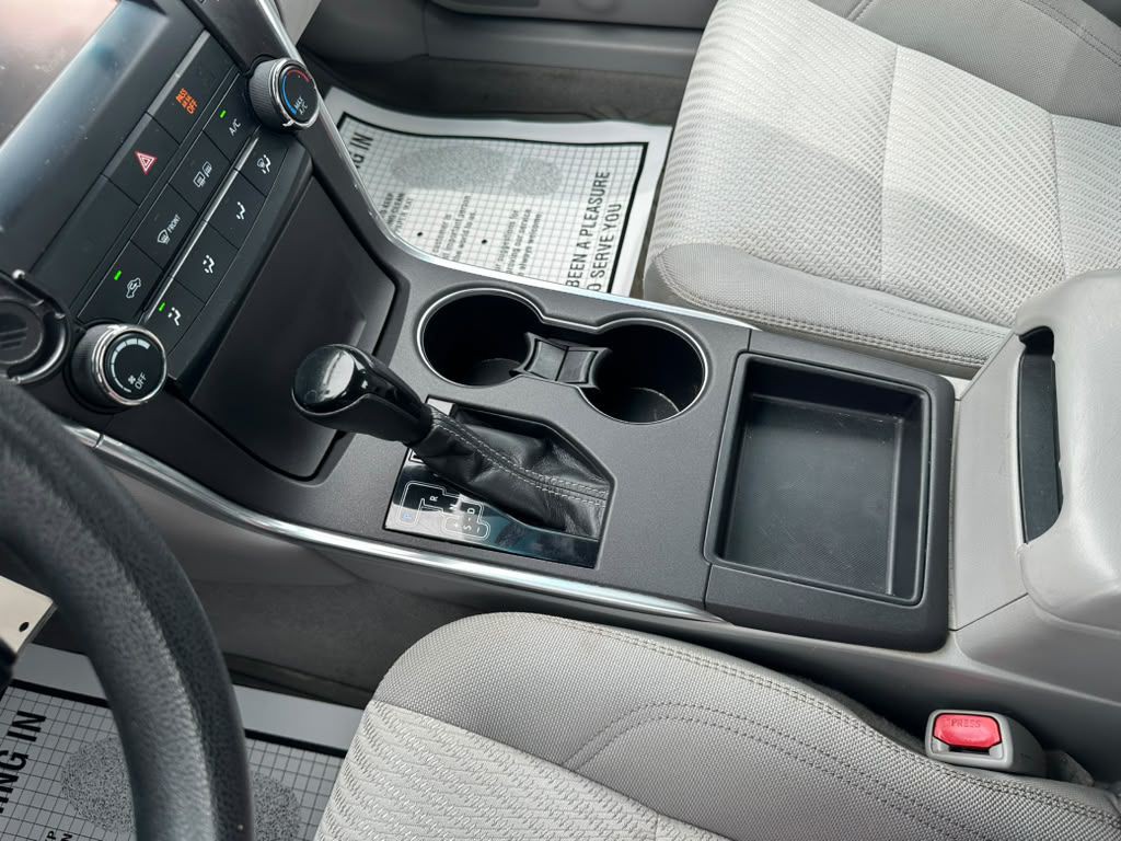 2015 Toyota Camry Image 19